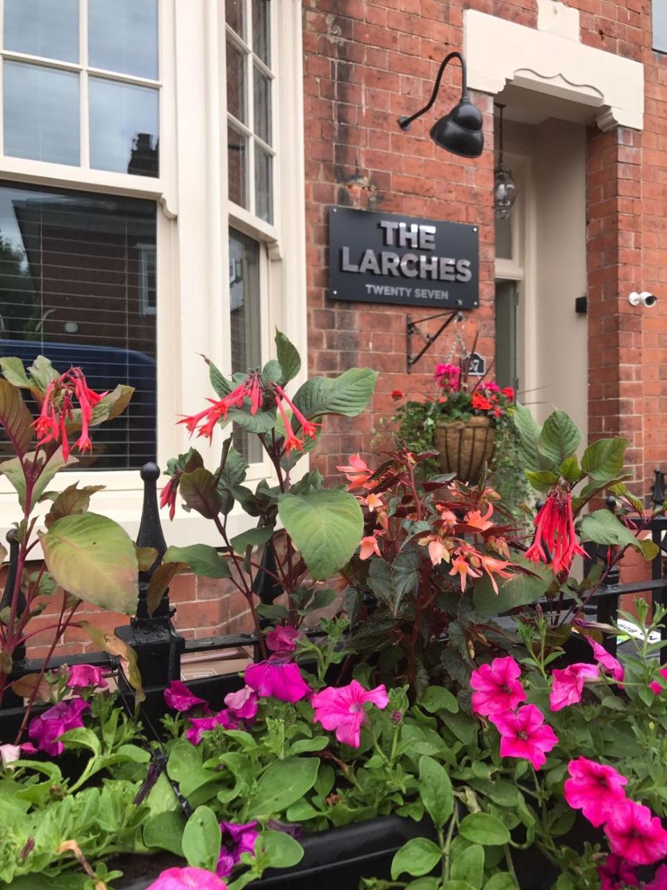 The Larches Hotel Wolverhampton Buitenkant foto The Arches